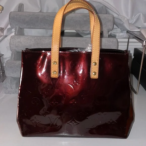 SOLD Louis Vuitton Reade PM Vernis ✨ - Picture 1 of 9